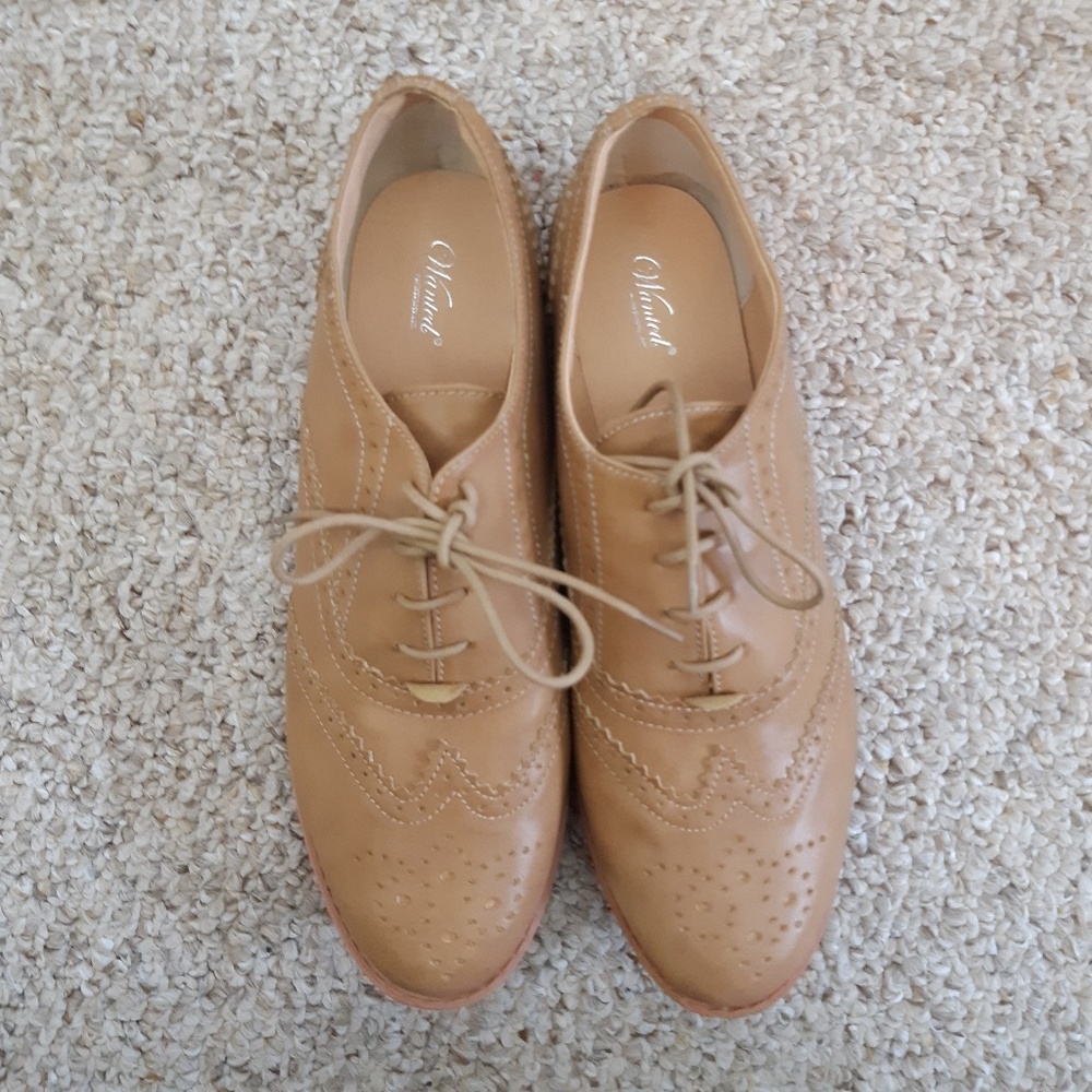Cute Neutral Flats - Picture 2 of 3